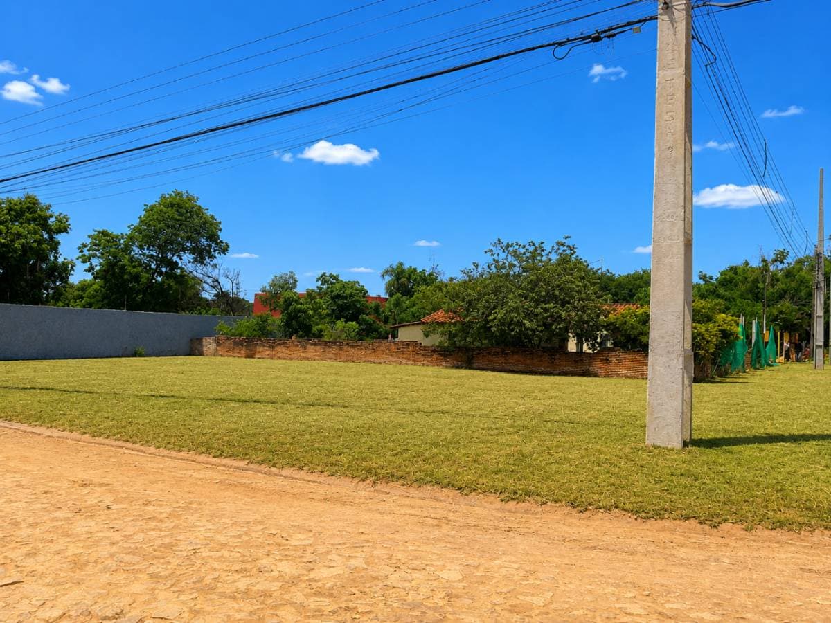 Amplio terreno 448 m² en Luque, foto 2