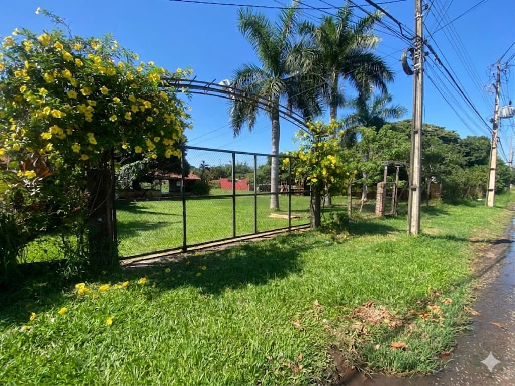 En venta amplio terreno en Ñemby