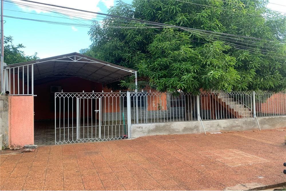 Vendo Casa en Ñemby - Barrio Mbocayaty