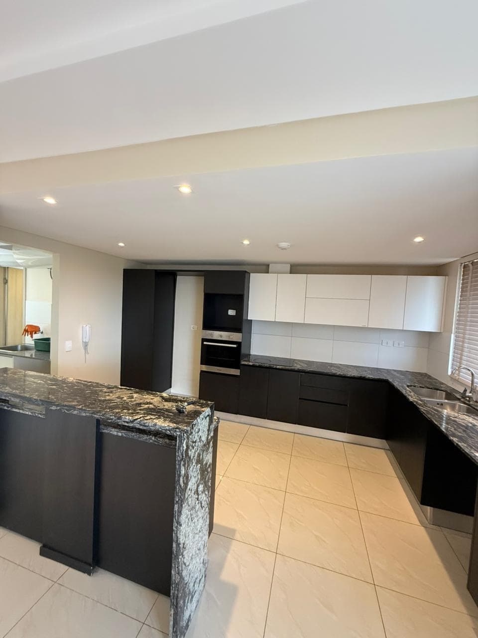 Alquilo penthouse de 5 habitaciones en el barrio Recoleta de Asunción