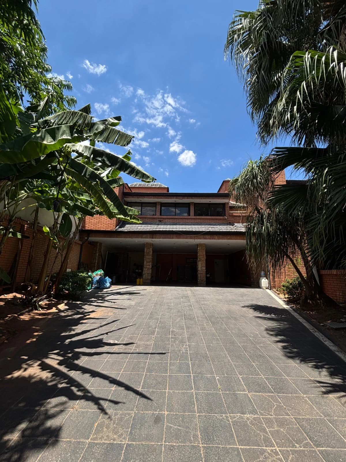 Residencia Exclusiva De Gran Dimensión En Barrio Mcal. Estigarribia, foto 1
