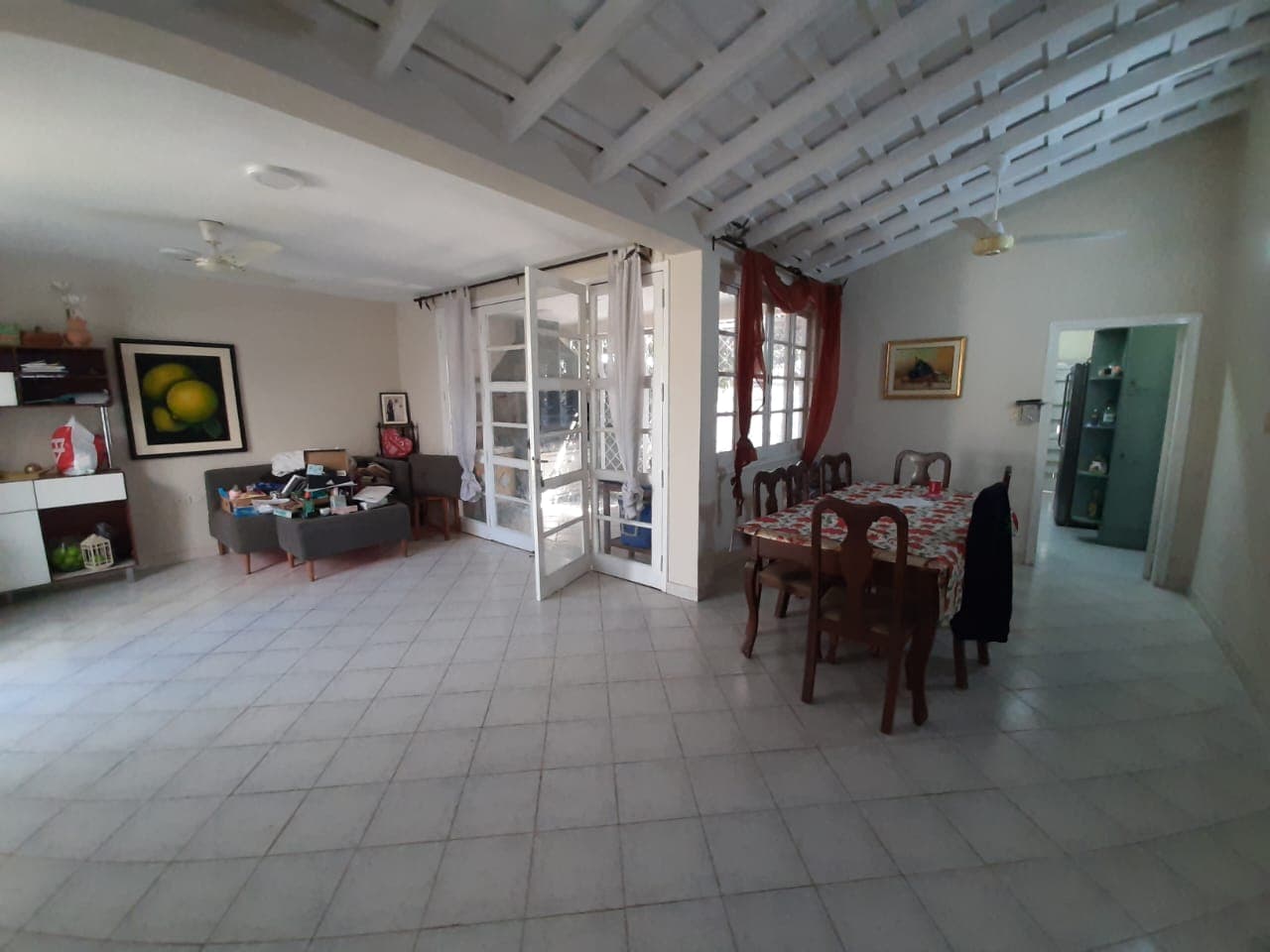 Hermosa casa en esquina en barrio Jara