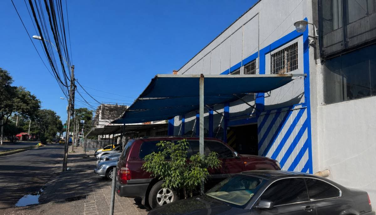 Tinglado en asuncion sobre avenida, foto 2