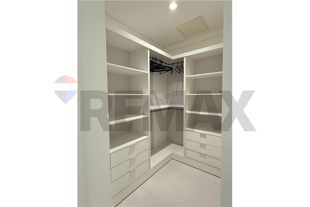 Departmento dúplex premium en the tower de 2 dorm. En suite y patio, foto 2