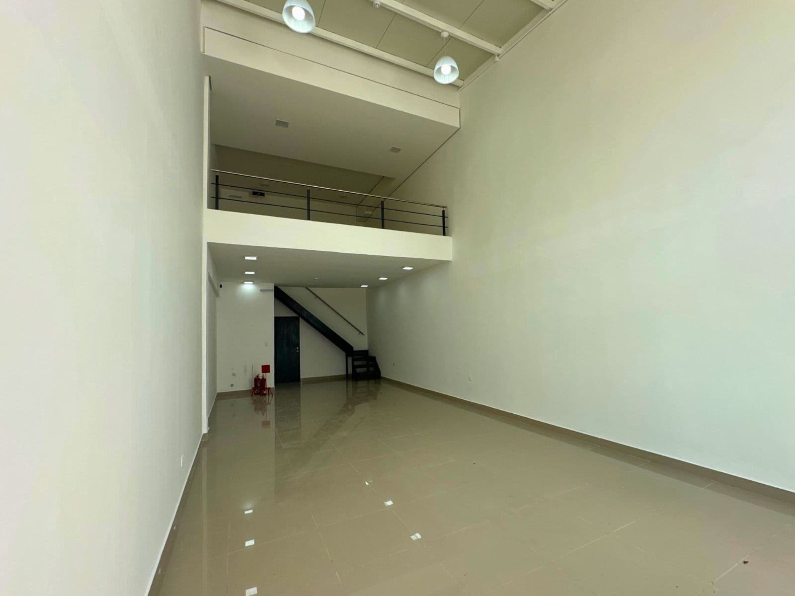 Local comercial alquiler bo. Herrera, foto 1