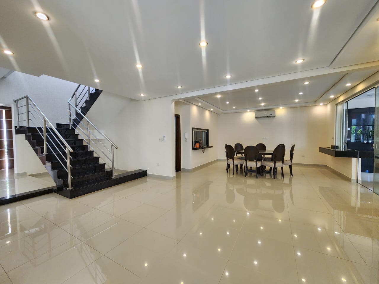 Residencia moderna con piscina barrio mburucuya, foto 4