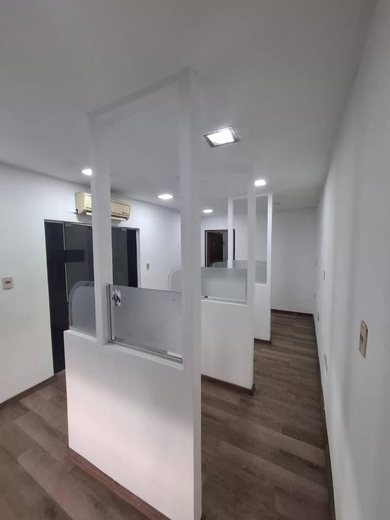 Salón comercial de 2 pisos en el centro de San Lorenzo, foto 4