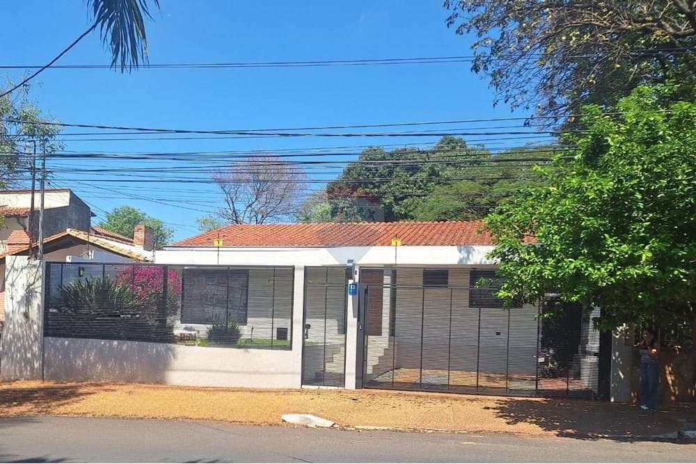 Oficina en alquiler – Barrio Mburicaó - Asunción