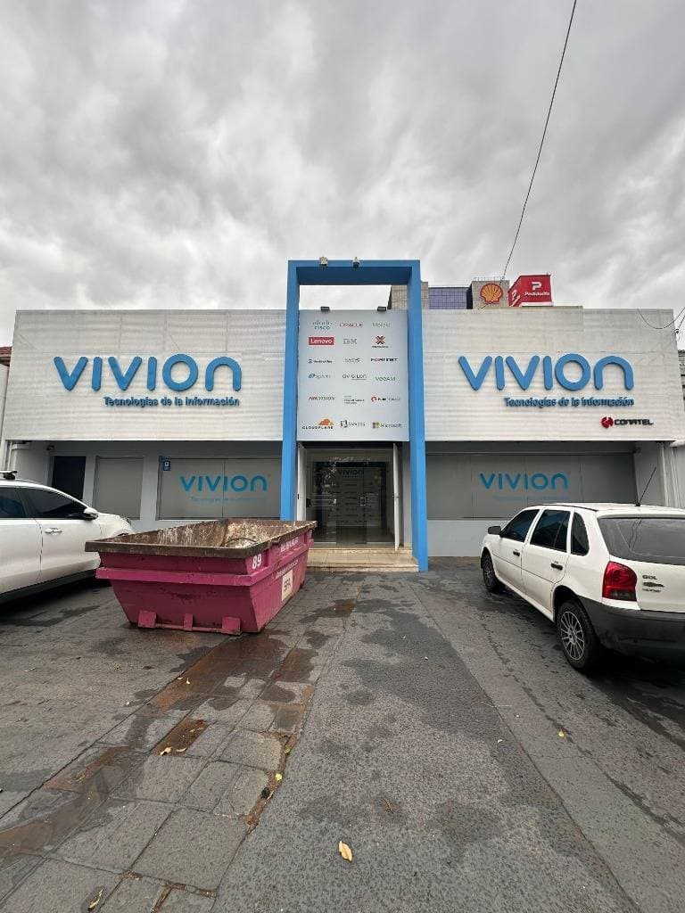 Alquilo gran propiedad para uso comercial