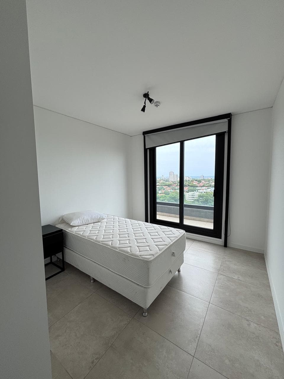EN ALQUILER- departamento de 2 dormitorios amoblado - Avda Santisima Trinidad — foto 3
