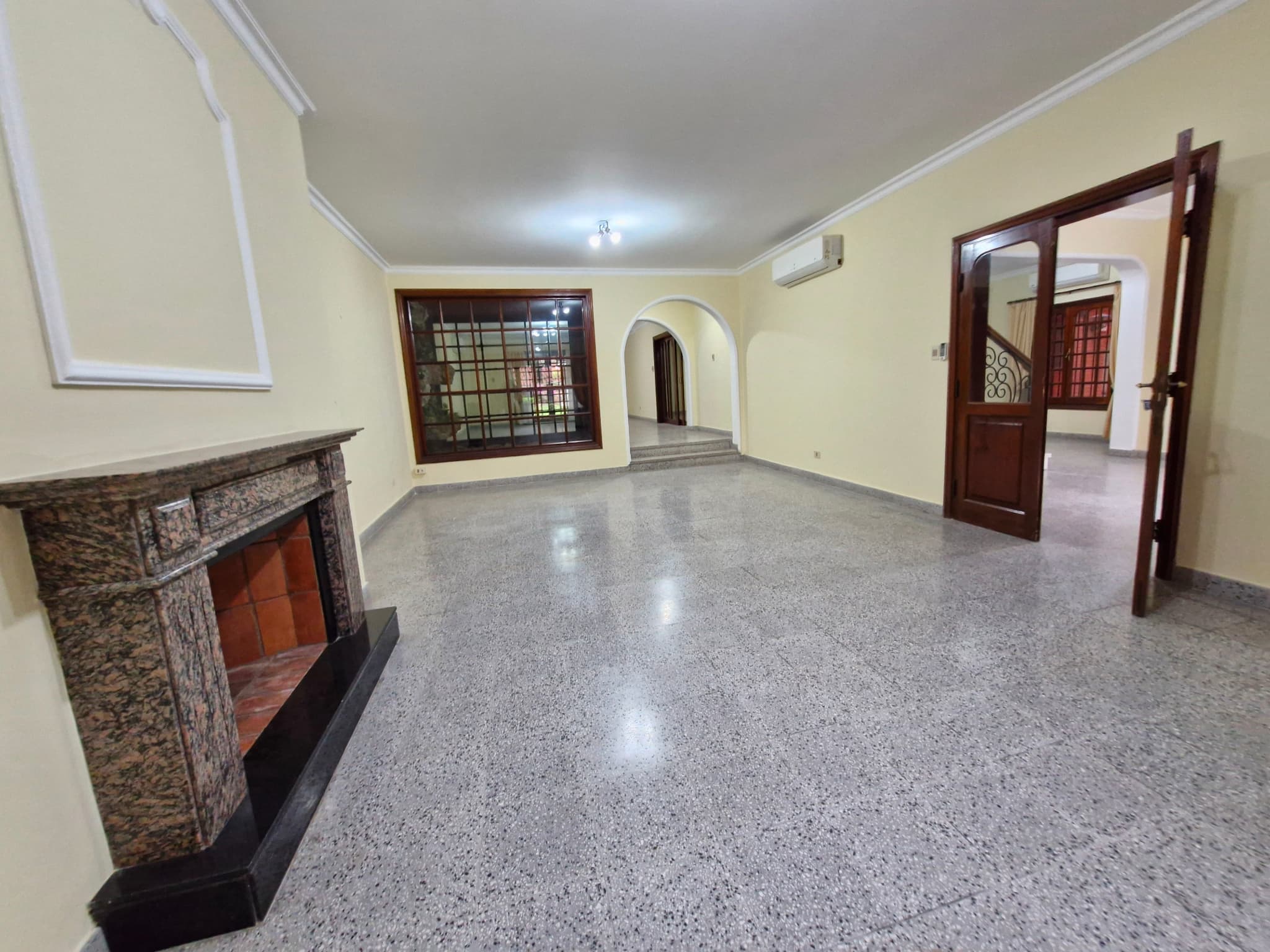 Importante Residencia De 4 Dormitorios En El Barrio Seminario — foto 2