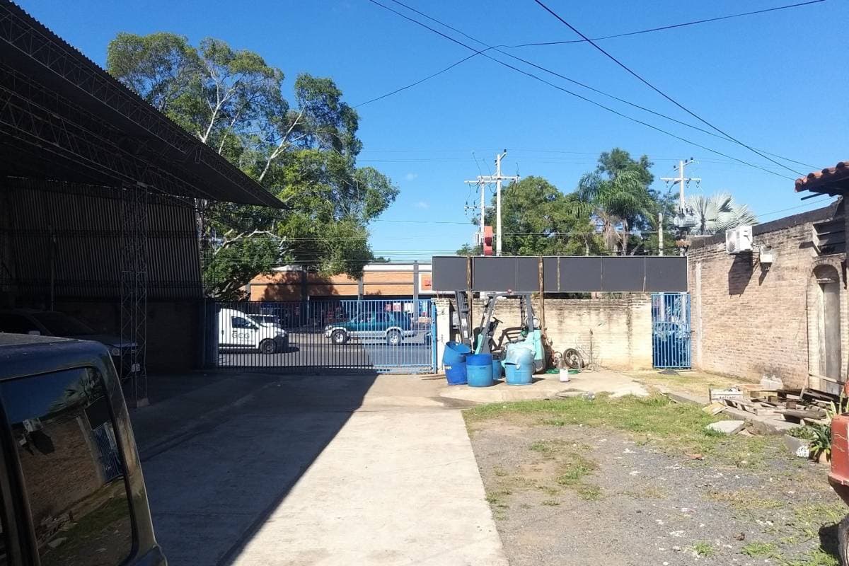 Amplia Casa/Tinglado Luque Zona Bourbon - Conmebol, foto 1