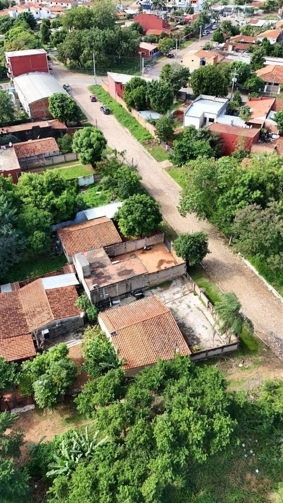 Terreno con Construcciones en esquina en el Barrio Yka’a- Luque, foto 2