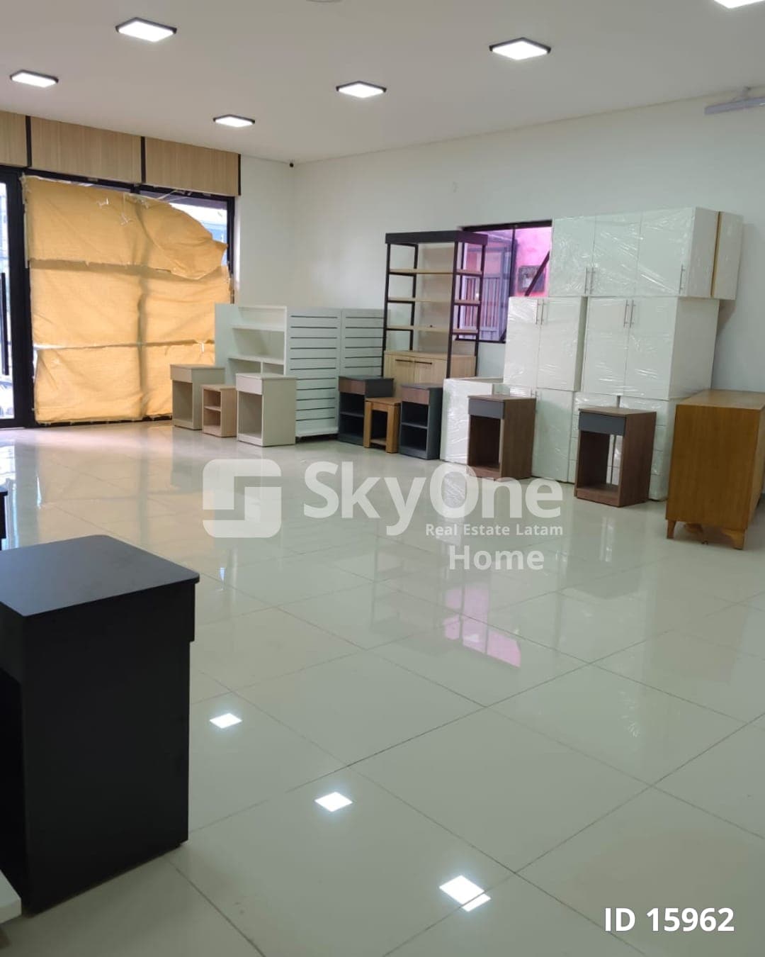 Salon comercial sobre avda. Artigas, foto 2