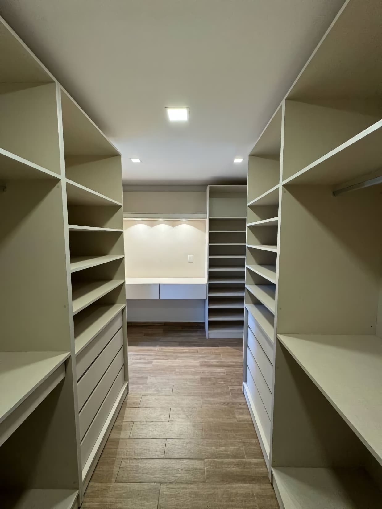 Casa de 3 dormitorios en suite a estrenar - barrio mburucuya, foto 3