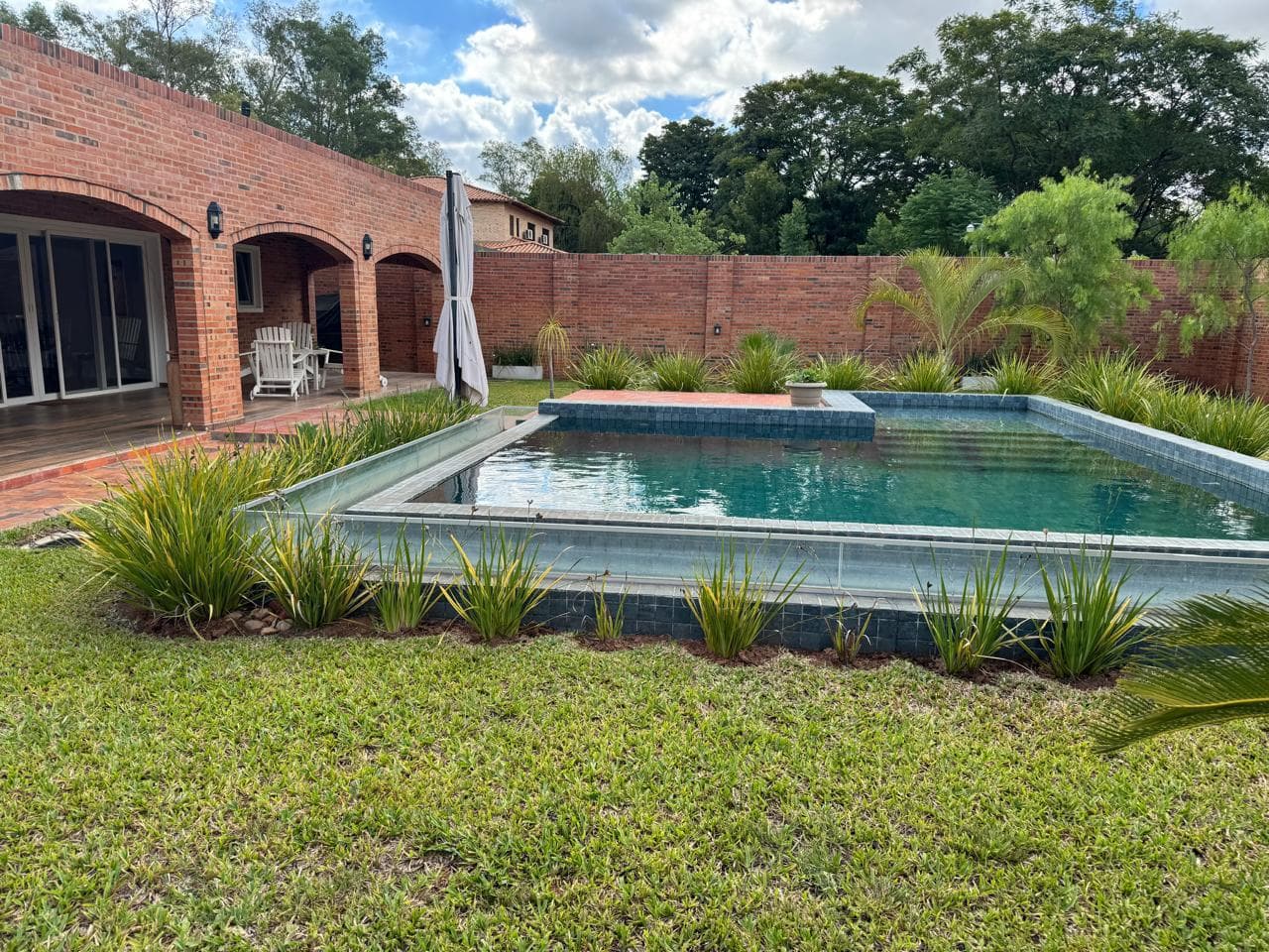 Casa En Venta, En El Barrio Cerrado Surubi'I