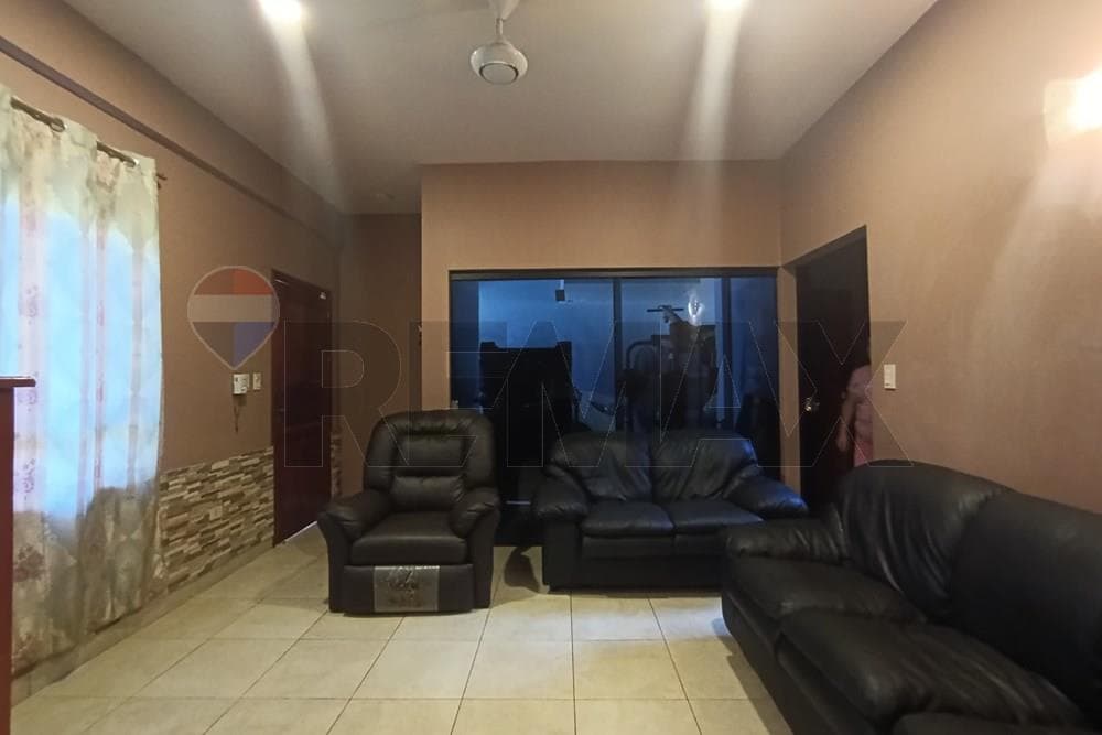 Amplia casa en San Lorenzo, foto 2
