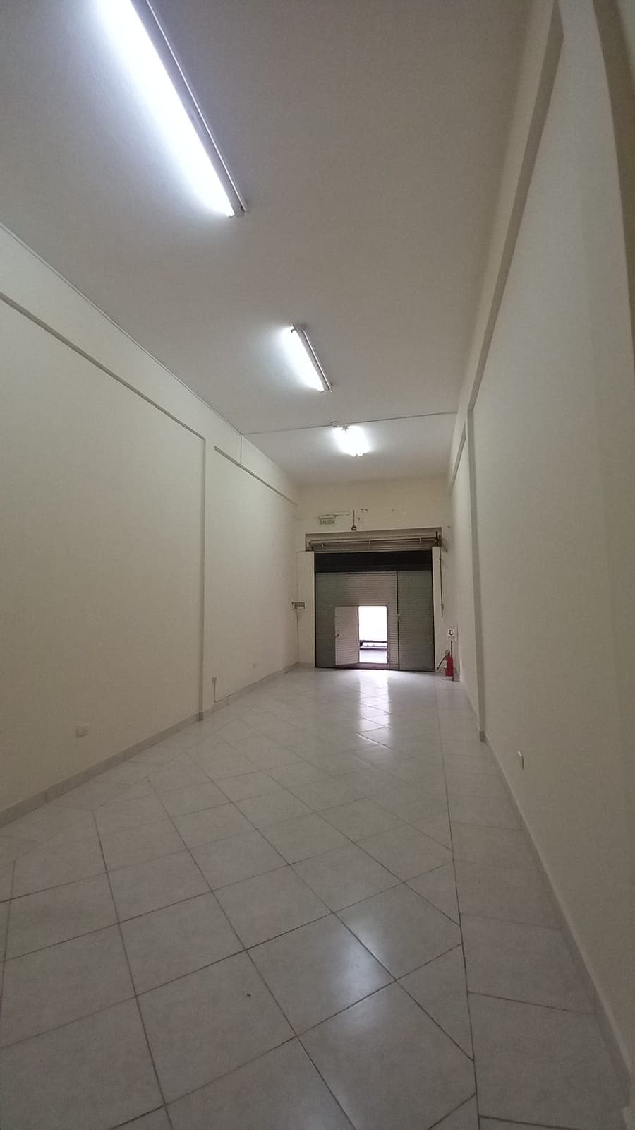 Salón comercial sobre pasaje molas y cerro cora, foto 2