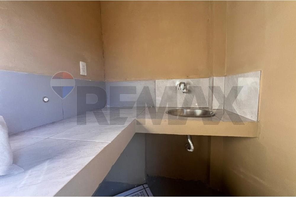 Local Comercial - Alquiler - Villa Elisa, Paraguay, foto 5