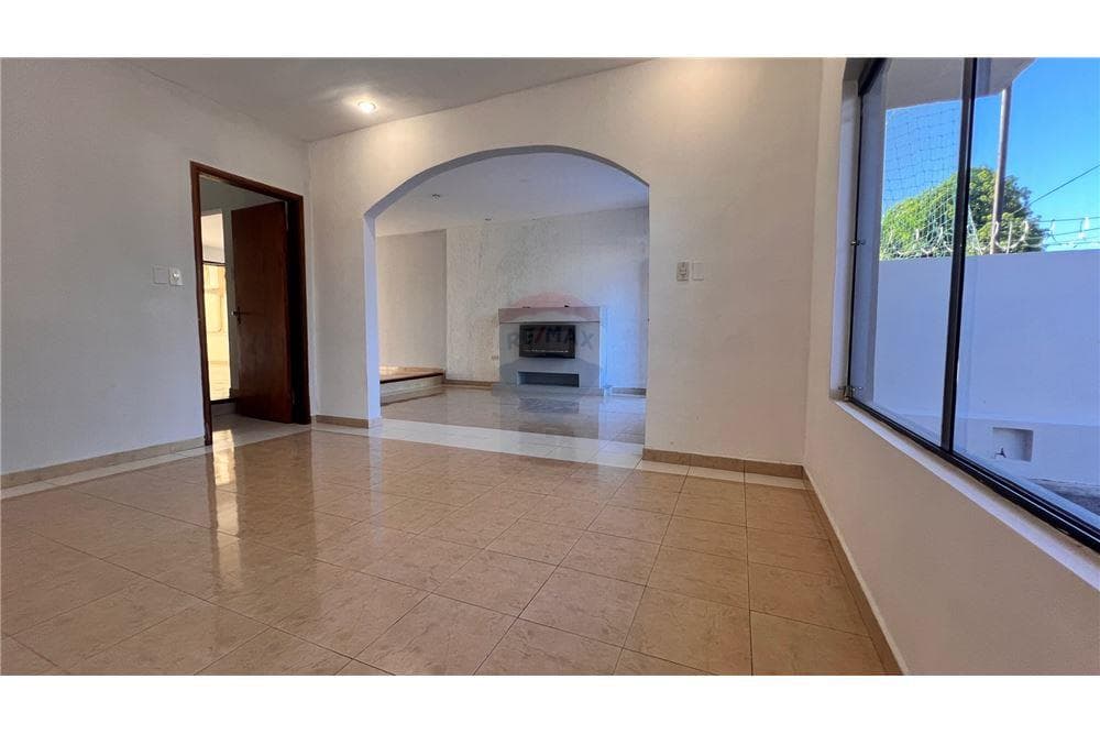 Amplio Duplex en Alquiler, zona Av. Venezuela, foto 2