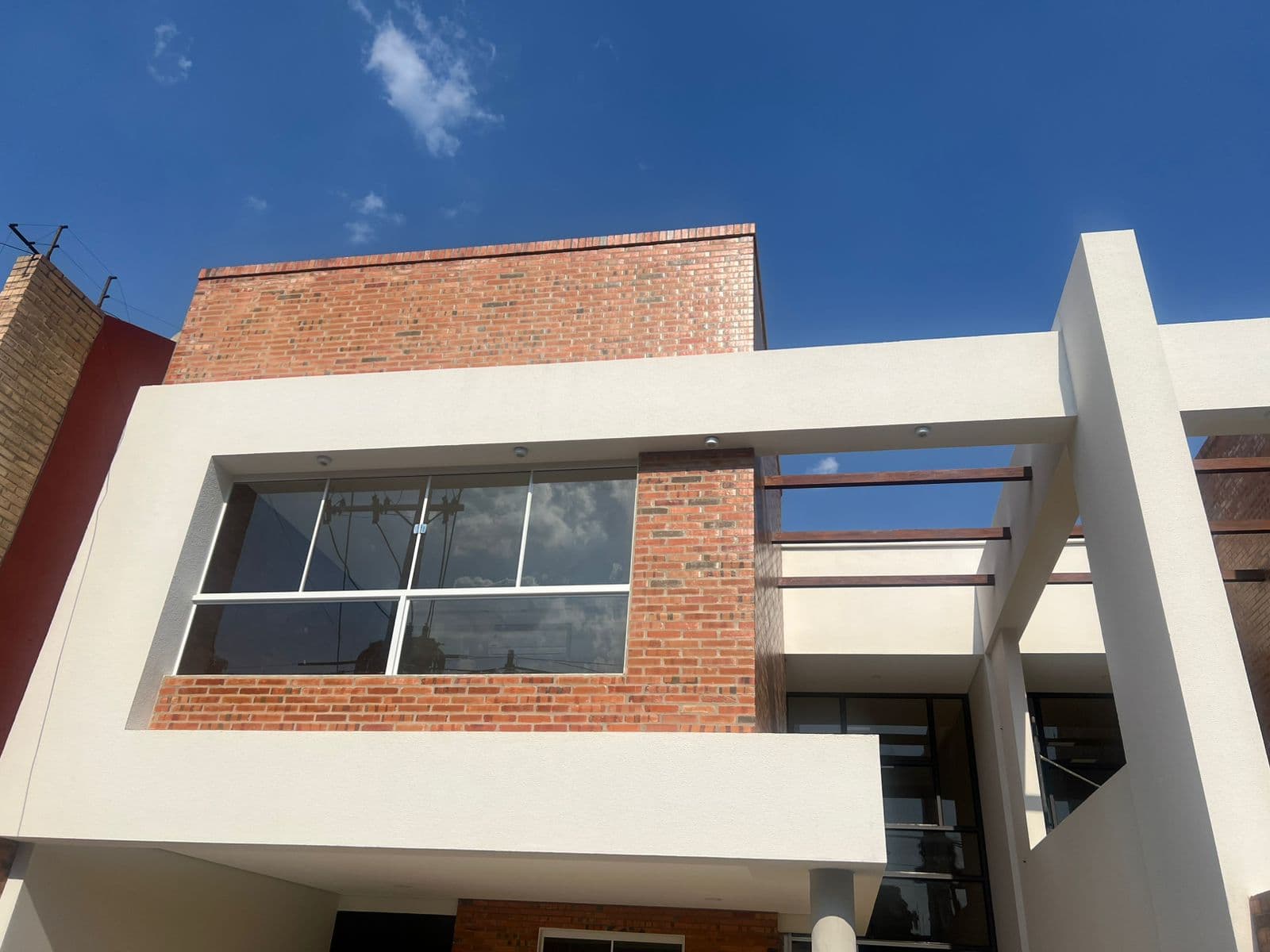Alquilo Hermosa y Moderna Casa Pareada a Estrenar de 3 Habit en Suite