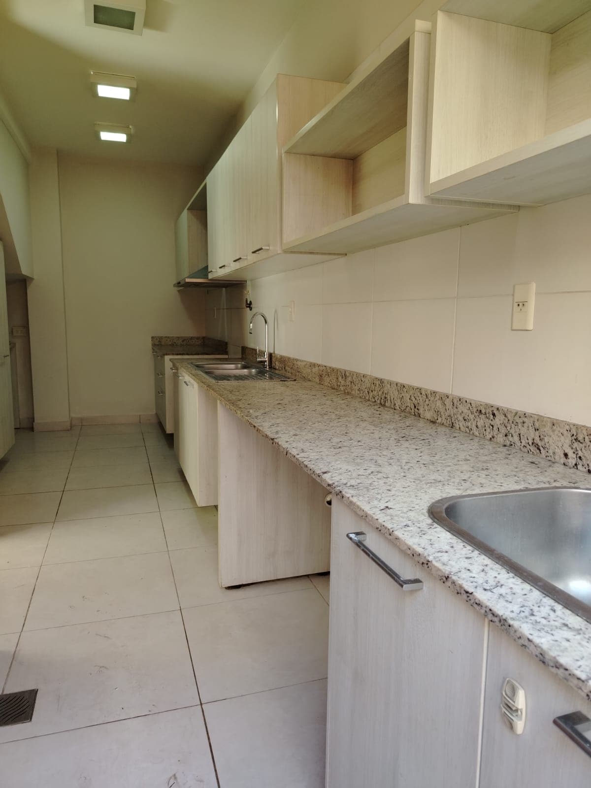 Dúplex De 4 Habitaciones En Barrio Mburicao, foto 3