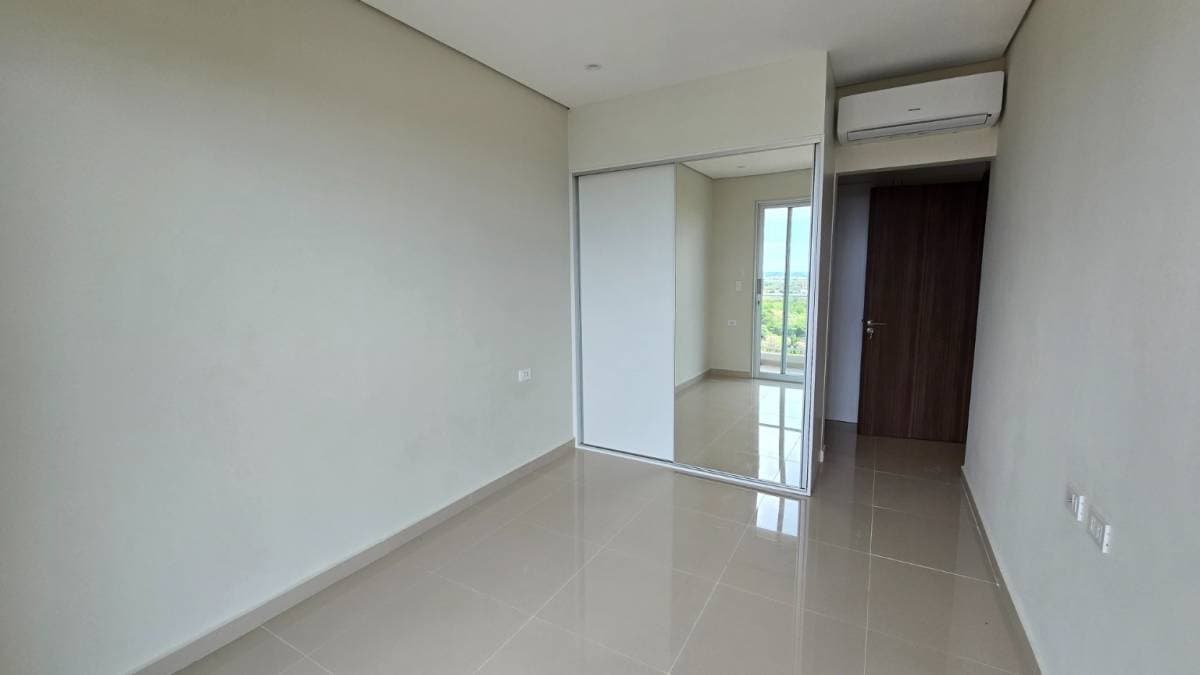 En alquiler amplio departamento a estrenar 2 dormitorios en ykua sati, foto 3
