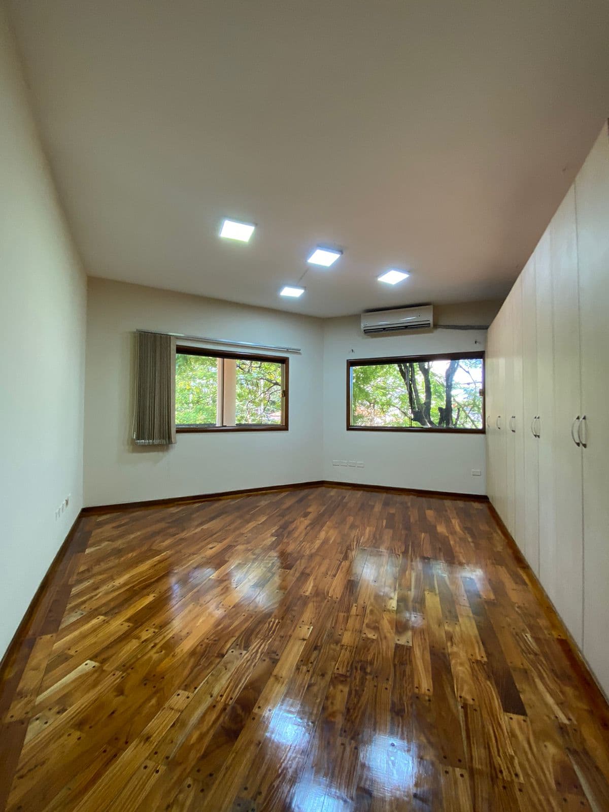 En alquiler casa sobre boggiani en esquina — foto 2