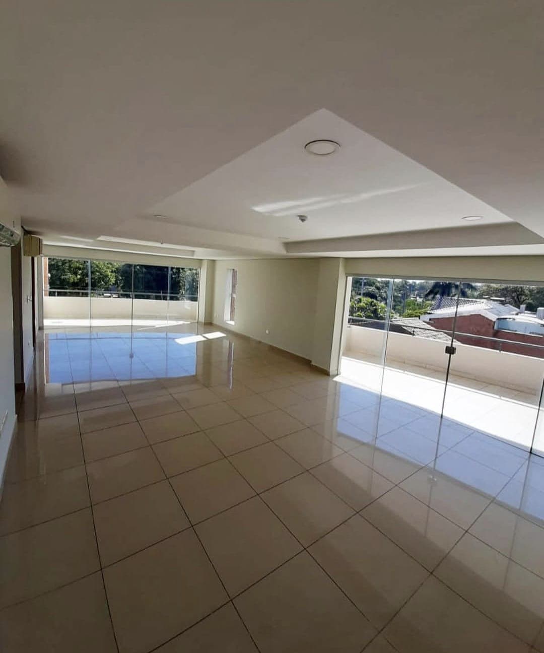 Villa Morra, amplio departamento de 3 dormitorios de 250 m2