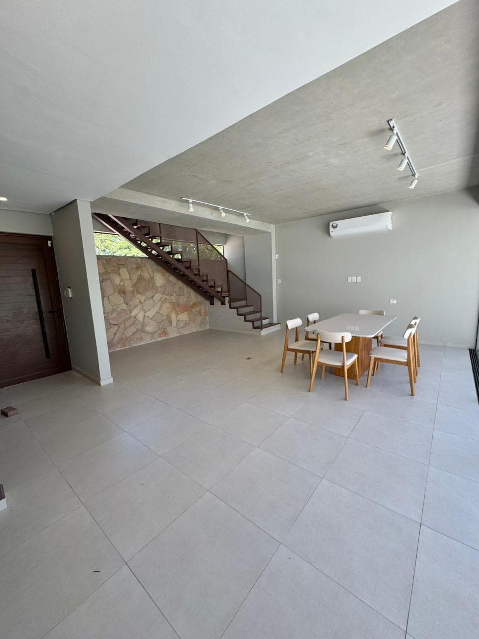 Vendo duplex- condominio en barrio américa, detrás de la conmebol