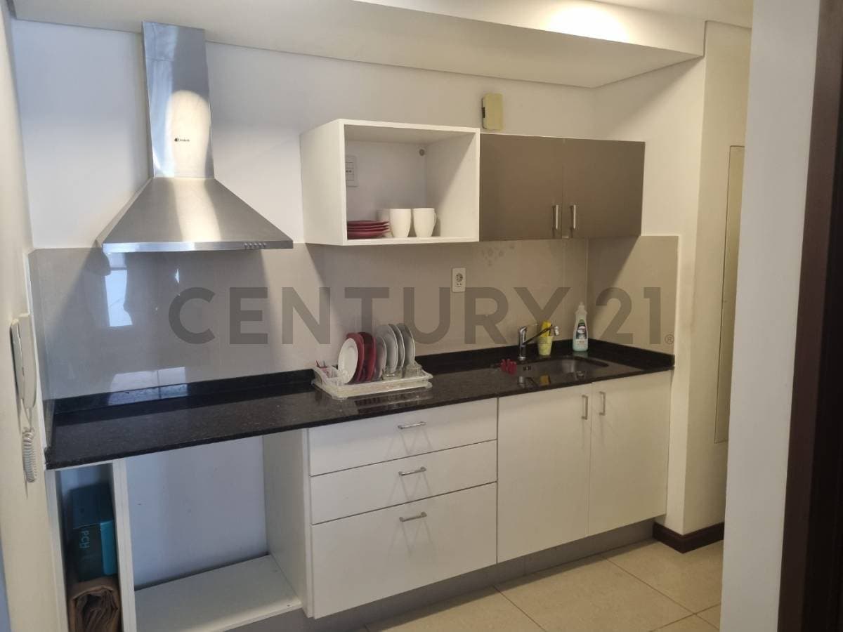 En Venta departamento de 1 dormitorio sobre Av. España, foto 2
