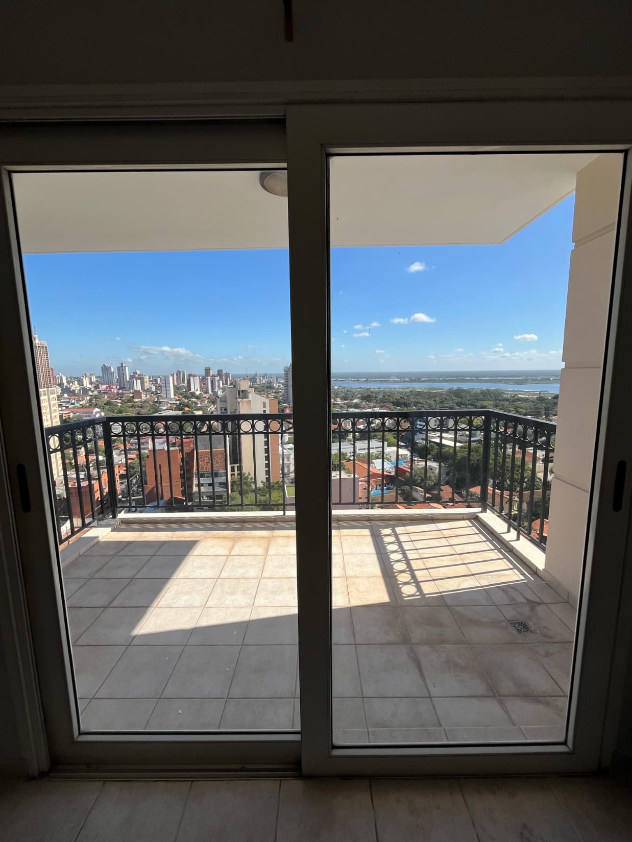 *en alquiler – amplio departamento de 3 dorm *zona colegio inter – San José*, foto 1