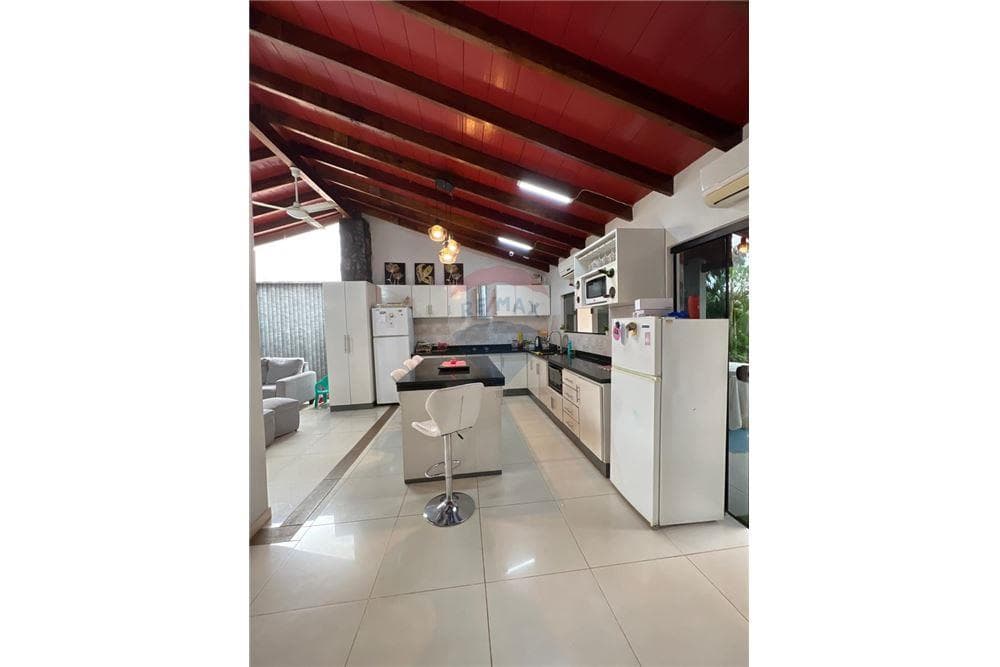 Hermosa y amplia casa con piscina zona barcequillo — foto 2