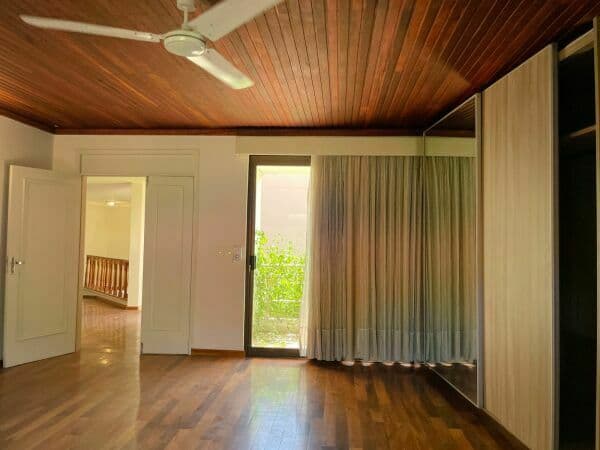 Hermosa y amplia residencia para vivienda u oficina zona centenario, foto 2