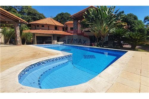 Vendo Casa en Asunción en un Terreno de 3,000 M2