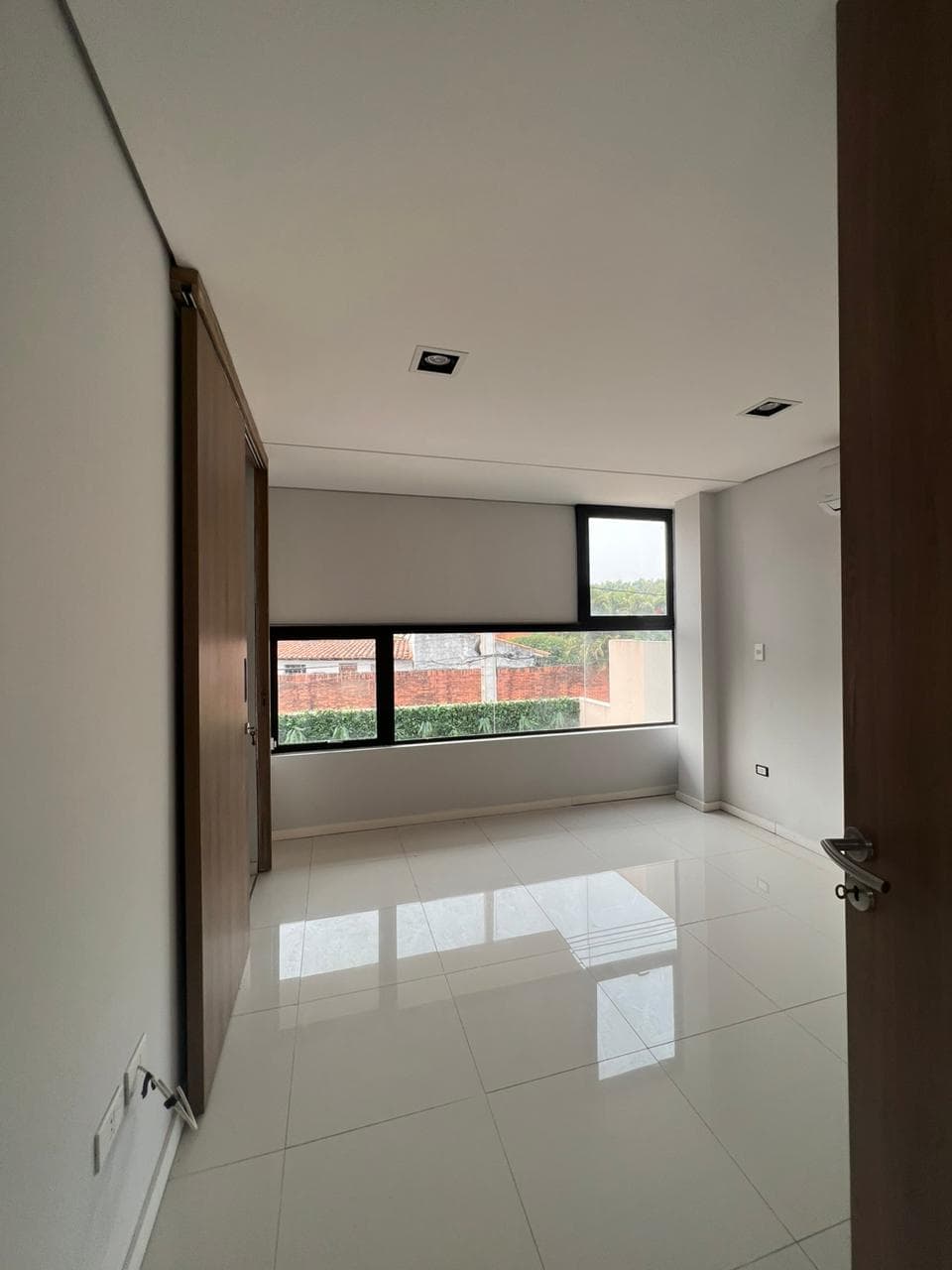 En venta – Casa pareada en Mburucuyá, foto 3