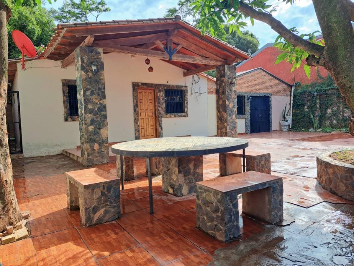 Alquilo casa en laurelty - Luque