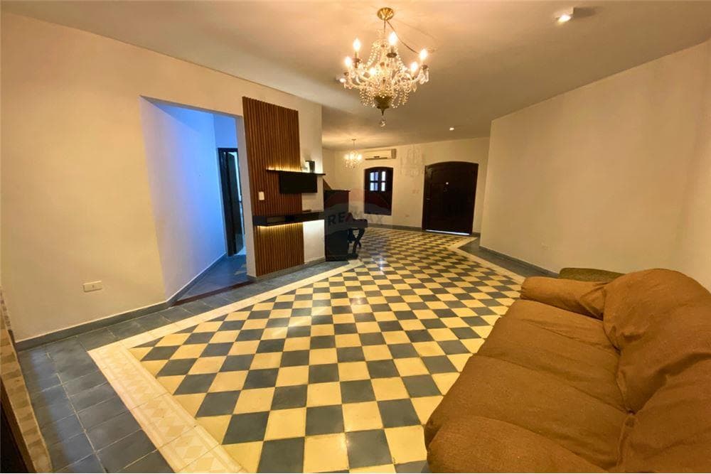 Amplia Residencia en barrio Herrera — foto 4