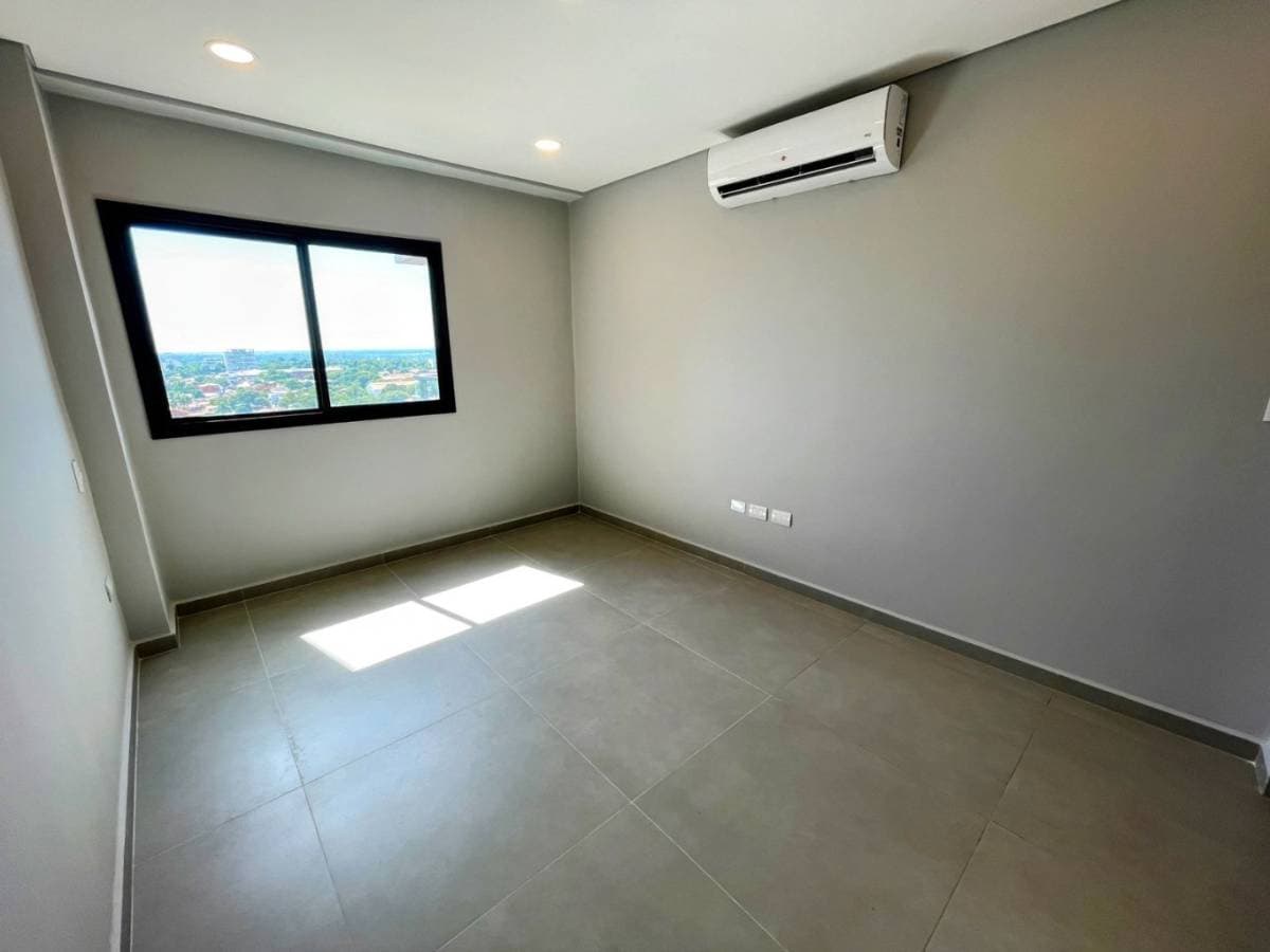 Amplio departamento con espectacular vista en edificio torre augusta — foto 2