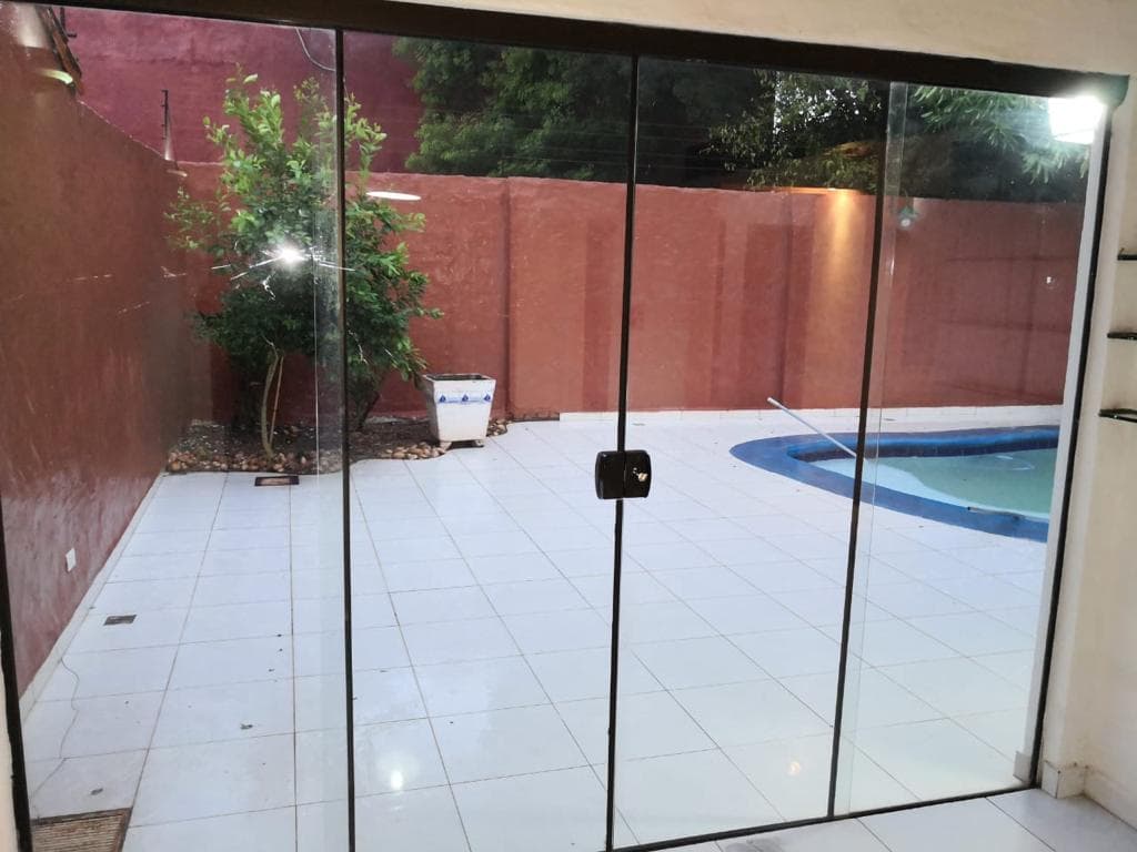 Exclusiva Oportunidad: Casa de Ensueño en Lambaré – Ubicación Privilegiada Zona Canal Trece — foto 5
