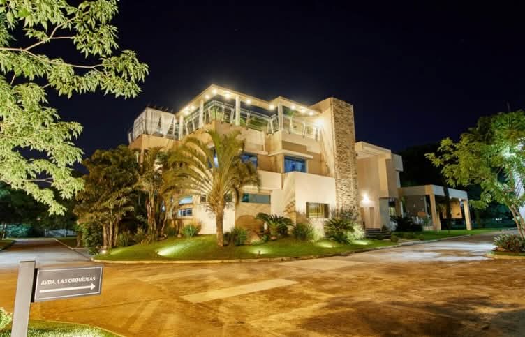 Hermosa casa en rakiura country - Luque, foto 1