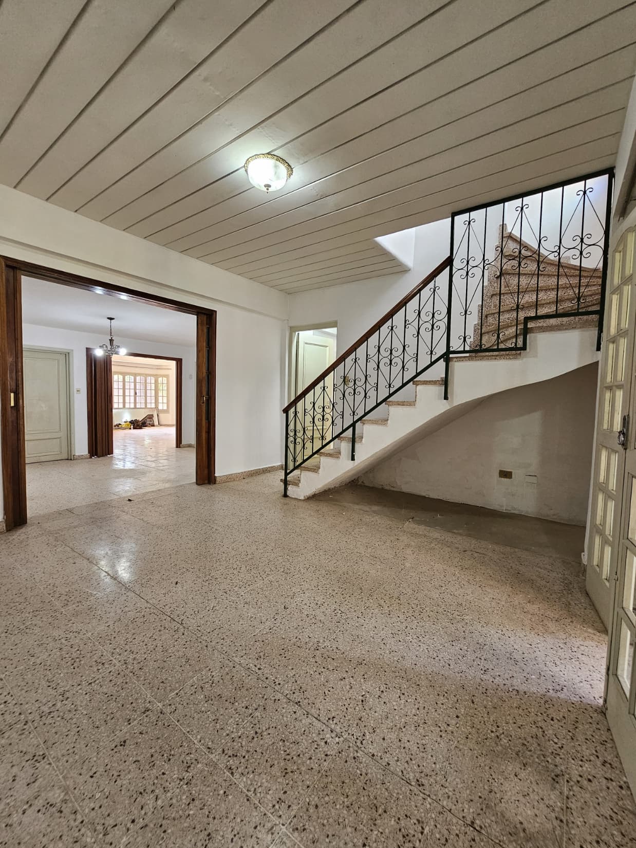 EN ALQUILER Amplia Casa en Ykua Sati Ideal para Oficina o Vivienda, foto 1