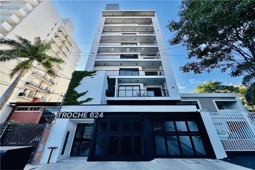 Departamento De 1 Dormitorio + Cochera En Las Mercedes, foto 1