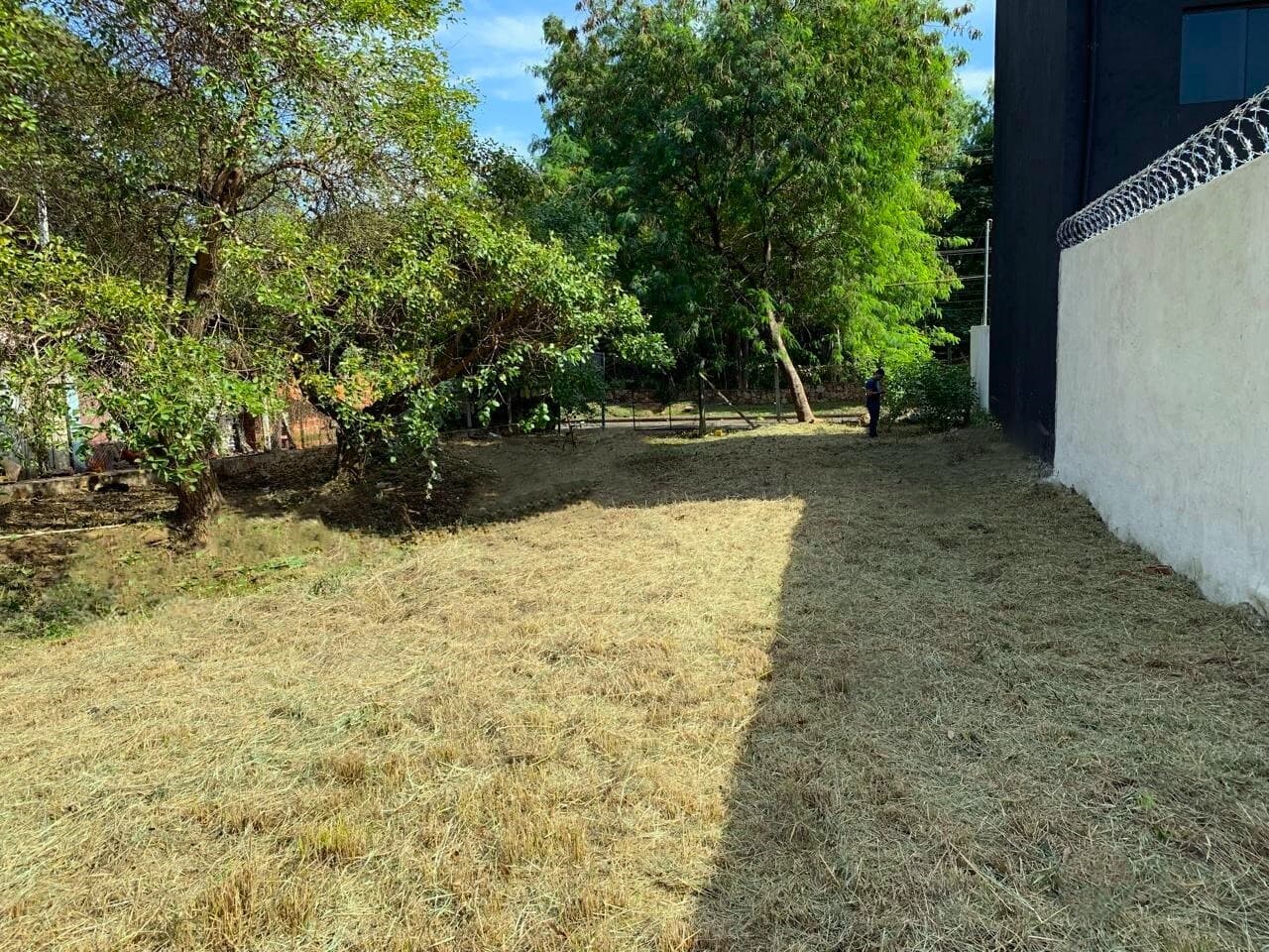 Vendo 4 Terreno -Total 1.484 M2 - Sobre Avda.del Yach !!