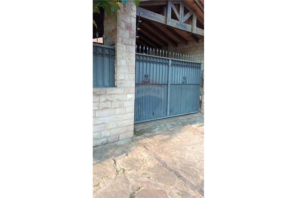 Venta de amplia casa en oferta zona laurelty