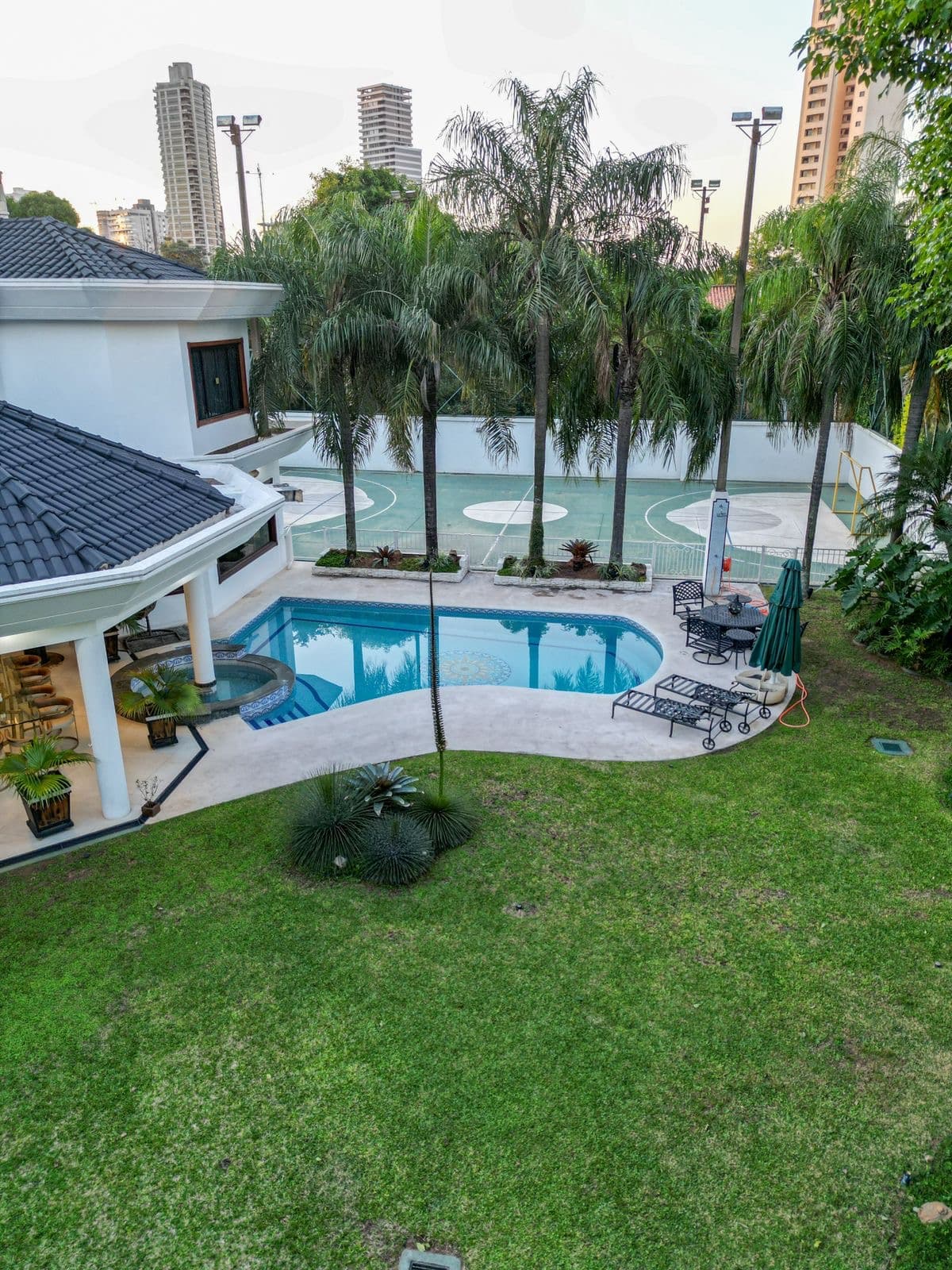 Gran residencia en 3 niveles, foto 3