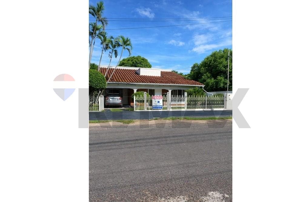 Casa con quincho en venta, barrio felicidad lambare