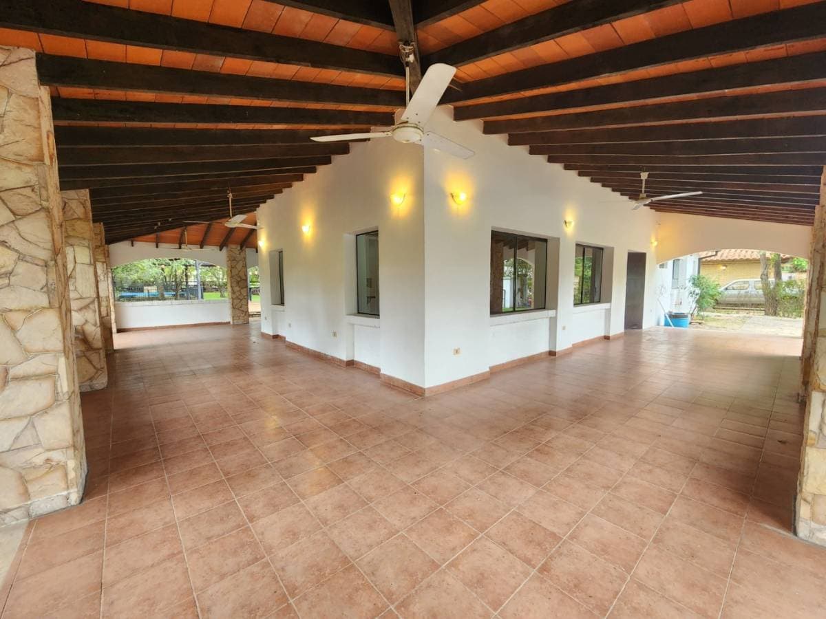 Casa en una sola planta en surubi´i – zona club centenario, foto 3