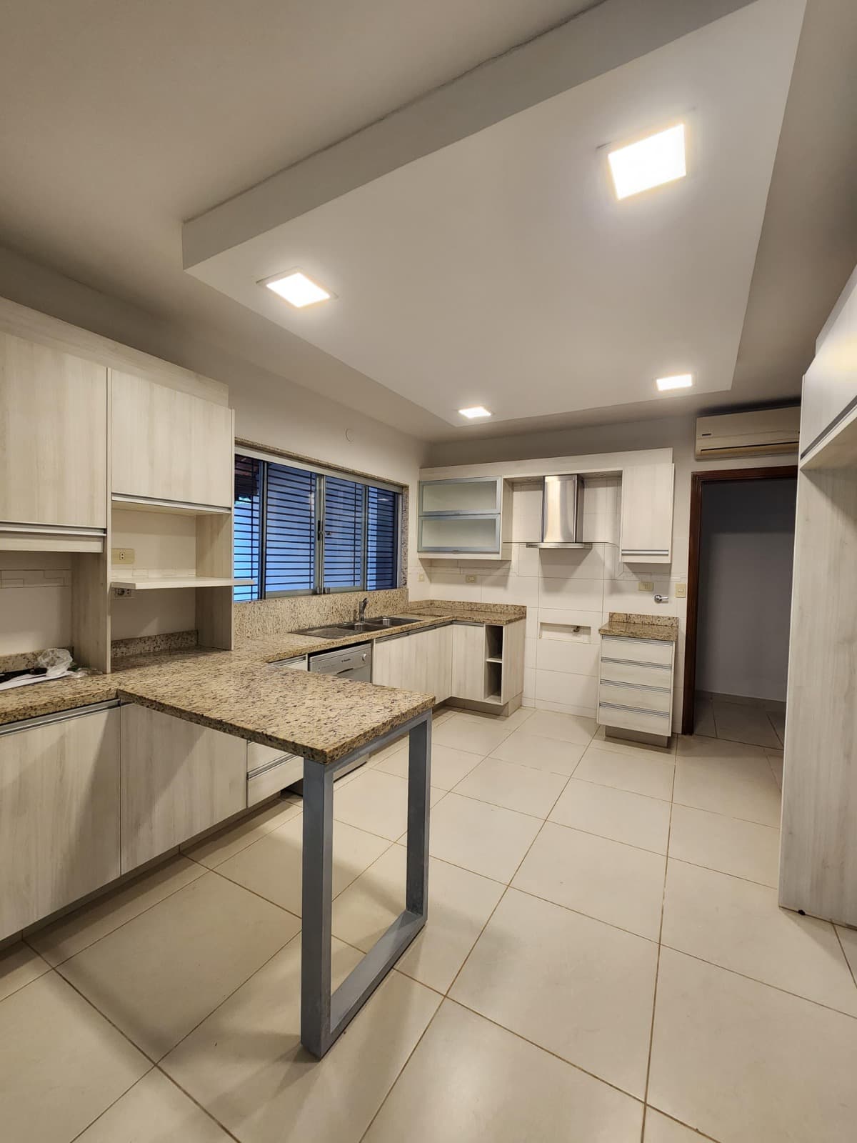 Casa En Alquiler, Zona Super Residencial, Barrio Manora — foto 5