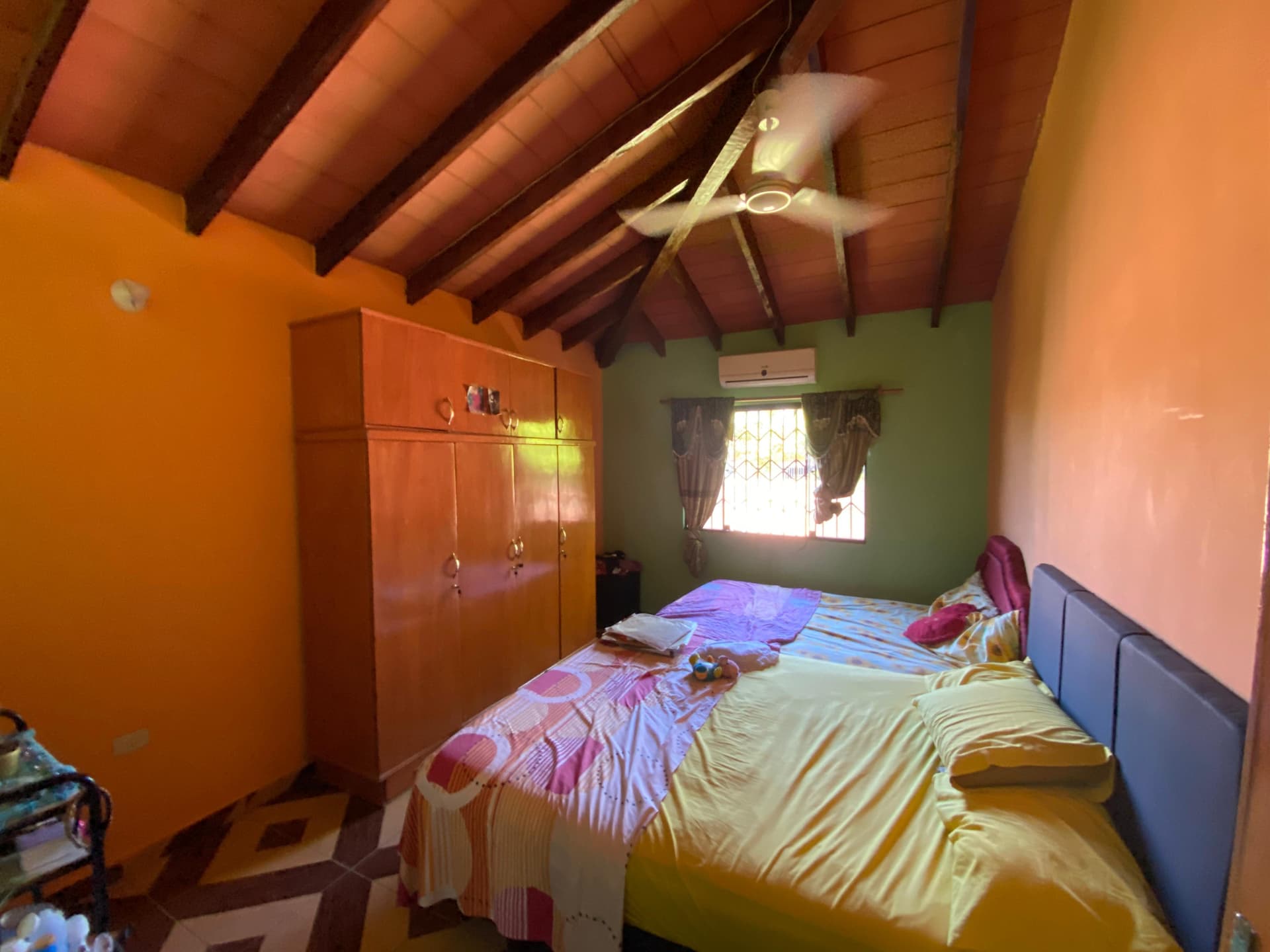 En Venta Casa en esquina en Aregua - Costa Fleitas - Barrio Virgen de Caacupe, foto 2